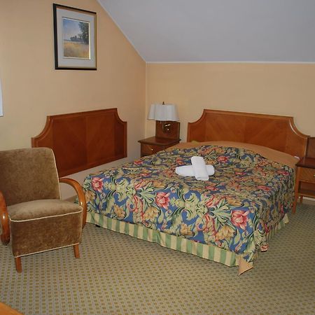 Noclegi Helios & Hotelowa Wieluń Eksteriør billede